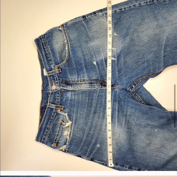 Vintage Levi’s 550 Distressed Relaxed fit Jeans - Picture 7 of 7